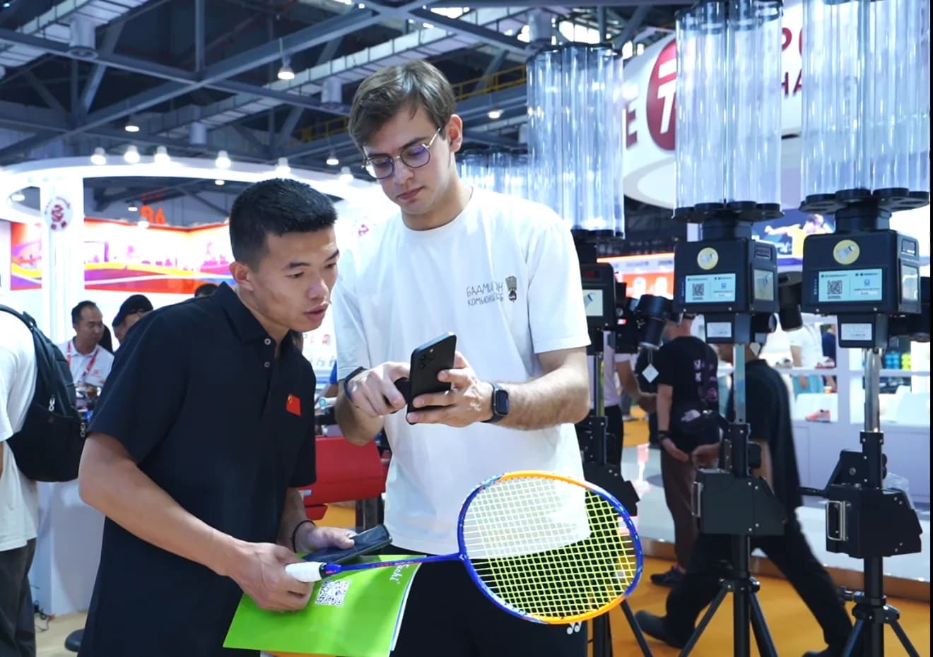 Виктор из клуба «Найт» на стенде Siboasi на выставке China Sport Show